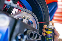 Carica l'immagine nel visualizzatore di Gallery, WD-40 Specialist Moto - Kit Manutenzione Catena con 1 x Pulitore Catena...