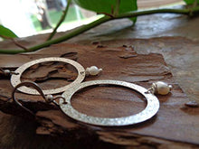 Carica l&#39;immagine nel visualizzatore di Gallery, ♥ PERLA D&#39;ACQUA DOLCE IN ANELLO GLITTER ♥ orecchini grandi e leggeri