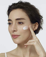 Carica l'immagine nel visualizzatore di Gallery, L'Oréal Paris Crema Viso Giorno Revitalift Filler, Azione Antirughe Rivolumizzante con Acido Ialuronico Concentrato, 50 ml