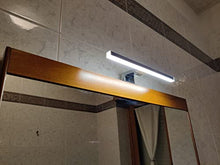 Carica l'immagine nel visualizzatore di Gallery, Azhien Lampada da Specchio a LED per Bagno 5W 30cm 400LM, Bianco Neutra 4000K Lampada Armadio Applique da Parete IP44 Lampada Specchio Bagno 230V 300x14x14mm