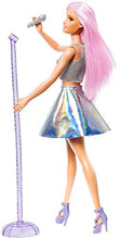 Carica l&#39;immagine nel visualizzatore di Gallery, Barbie- Carriere Pop Star con Microfono Bambola Capelli Rosa e Abiti... - Ilgrandebazar