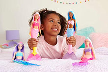 Carica l&#39;immagine nel visualizzatore di Gallery, Barbie - Dreamtopia Sirena Bambola capelli rosa con coda rosa e giallo sfumati e coroncina, Giocattolo per Bambini 3+ Anni, HGR11