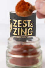 Carica l&#39;immagine nel visualizzatore di Gallery, Zest &amp; Zing Kashmiri Chilli (in Polvere), 20G Vaso per Spezie - Premium...