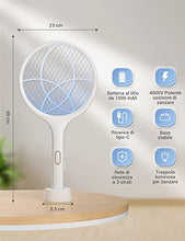 Carica l'immagine nel visualizzatore di Gallery, YISSVIC Racchetta Zanzare Elettrica 4000V con USB Ricaricabile e LED 2 in 1, 1500mAh Protezione Maglia a 3 Strati Adatto per Casa Giardino Campeggio Interni ed Esterni, Bianco