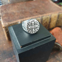 Carica l&#39;immagine nel visualizzatore di Gallery, Tribal Spirit Steel Anello Acciaio Inossidabile Benedetto Croce Vaticano... - Ilgrandebazar