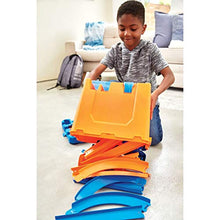 Carica l&#39;immagine nel visualizzatore di Gallery, Hot Wheels Track Builder il Set delle Acrobazie Deluxe, Playset con...