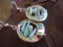 Carica l&#39;immagine nel visualizzatore di Gallery, ✿ ASIMMETRICO in ICE BLUE ✿ Orecchini con Corallo (292)