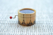 Carica l&#39;immagine nel visualizzatore di Gallery, Carillon manovella decorato con la Torre Eiffel Parigi che suona il Valzer... - Ilgrandebazar