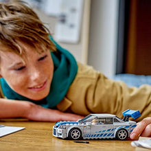 Carica l'immagine nel visualizzatore di Gallery, LEGO 76917 Speed Champions 2 Fast 2 Furious Nissan Skyline GT-R (R34) Macchina Giocattolo, Modellino Auto da Collezione 2023 con Minifigure, Giochi per Bambini