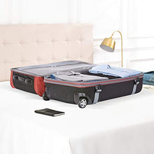 Carica l'immagine nel visualizzatore di Gallery, AmazonBasics - Borsone da viaggio con ruote, Rosso