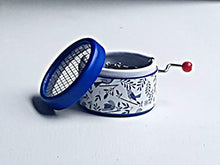 Carica l&#39;immagine nel visualizzatore di Gallery, Carillon manuale blu rotondo di uccelli canori con la melodia Somewhere over... - Ilgrandebazar