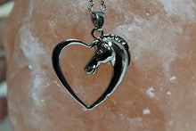 Carica l&#39;immagine nel visualizzatore di Gallery, Gioiello collana ciondolo cavallo/pony/amore amité/regalo originale donna... - Ilgrandebazar