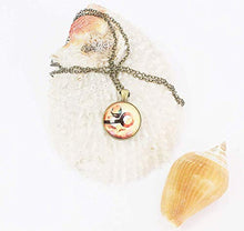 Carica l'immagine nel visualizzatore di Gallery, Legisdream Collana con Ciondolo Medaglia Disegno Trappola Arancio in... - Ilgrandebazar