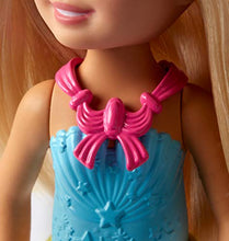Carica l&#39;immagine nel visualizzatore di Gallery, Barbie Chelsea Moda da Favola con Una Bambolina e 3 Look Multicolore - Ilgrandebazar