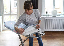 Carica l'immagine nel visualizzatore di Gallery, Vileda Premium 2 in 1 Copriasse da Stiro, con Superficie Rivestita di...