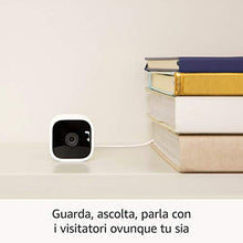 Carica l&#39;immagine nel visualizzatore di Gallery, Ti presentiamo Blink Mini - Videocamera di sicurezza intelligente per...