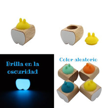 Carica l&#39;immagine nel visualizzatore di Gallery, Qué Kawaii® Kit TOPOLINO DEI DENTI-FATINA DEI DENTI PORTA CHE SI APRE E SI BRILLA AL BUIO!!!.. Magica porta e scala in legno + scatola dei denti + Piatto + Formaggio + 4 stelle + 6 certificati