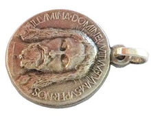 Carica l'immagine nel visualizzatore di Gallery, Medaglietta Raffigurante "Il Volto Santo di Cristo " In Argento Massiccio 925