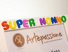 Carica l&#39;immagine nel visualizzatore di Gallery, Cornici per foto in legno con la scritta Super Nonno TVB e decorata con... - Ilgrandebazar