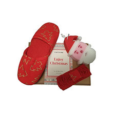 Carica l'immagine nel visualizzatore di Gallery, martini SPA - Enjoy Christmas - Kit Natale composto da ciabatte, fascia per capelli e spugna a forma di Babbo Natale con confezione regalo, 30x21.5x9cm, 350g, 6 unità -MADE IN ITALY-