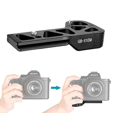 Carica l&#39;immagine nel visualizzatore di Gallery, Neewer Impugnatura in Metallo con Vite 1/4” per Fotocamere Mirrorless Sony...