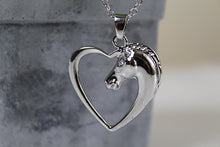 Carica l&#39;immagine nel visualizzatore di Gallery, Gioiello collana ciondolo cavallo/pony/amore amité/regalo originale donna... - Ilgrandebazar