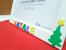 Carica l&#39;immagine nel visualizzatore di Gallery, Cornici per foto in legno con scritto IL NOSTRO PRIMO NATALE decorata con... - Ilgrandebazar