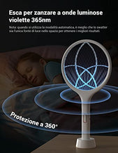 Carica l'immagine nel visualizzatore di Gallery, YISSVIC Racchetta Zanzare Elettrica 4000V con USB Ricaricabile e LED 2 in 1, 1500mAh Protezione Maglia a 3 Strati Adatto per Casa Giardino Campeggio Interni ed Esterni, Bianco