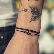 Carica l'immagine nel visualizzatore di Gallery, Bracciale Sottile Da Uomo e Donna Con Chiusura a Clip Fatta a Mano - Gioielli Da Surfista - Bracciale In Tessuto Minimalista - 100% Impermeabile e Regolabile (Oro blu)