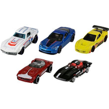 Carica l'immagine nel visualizzatore di Gallery, Hot Wheels Confezione da 5 Veicoli, Macchinine Hot Wheels in Scala 1:64 con Dettagli Autentici, Scegli tra I Temi e i Modelli e Collezionale Tutte, Giocattolo per Bambini, 3+ Anni, 01806