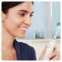 Carica l'immagine nel visualizzatore di Gallery, Oral-B 4210201207238 CrossAction - Testine di ricambio con 4 pezzi