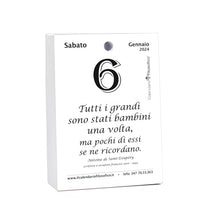 Carica l&#39;immagine nel visualizzatore di Gallery, Il Calendario Filosofico 2024, Il Primo e L&#39;Originale Calendario da Tavolo con 365 Giorni di Frasi Filosofiche, Leggi Ogni Giorno Una Frase, Ideato e Creato a Bologna, Formato A6 da 10x14 cm