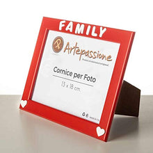 Carica l&#39;immagine nel visualizzatore di Gallery, Cornici Rossa per foto in legno con la scritta Family e decorata con... - Ilgrandebazar