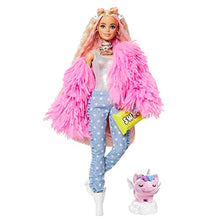 Carica l&#39;immagine nel visualizzatore di Gallery, Barbie Extra n.3 - Bambola Snodata con Pelliccia Rosa e Maialino-Unicorno - 15 Accessori - Look Fashion con Ciocche Rossa - Regalo per Bambini 3+ Anni, GRN28