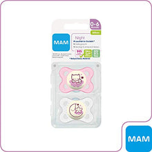 Carica l&#39;immagine nel visualizzatore di Gallery, MAM 523322 - Ciuccio &quot;Night&quot; in silicone per bambine da 0 a 6 mesi, Rossa