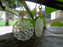 Carica l&#39;immagine nel visualizzatore di Gallery, ✿ FIORI DI IN CRISTALLO O RESINA ✿ Orecchini fatti a mano realizzati...
