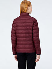 Carica l'immagine nel visualizzatore di Gallery, Marchio Amazon - MERAKI Giacca Imbottita a Collo Alto XXL, Rosso (Burgundy) - Ilgrandebazar