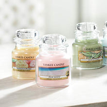 Carica l'immagine nel visualizzatore di Gallery, Yankee Candle Candele in Giara Piccola, Giallo (Cupcake Alla Vaniglia) - Ilgrandebazar