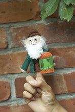 Carica l&#39;immagine nel visualizzatore di Gallery, Unemployed Philosophers Guild Leonardo da Vinci Finger Puppet multicoloured - Ilgrandebazar