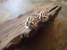 Carica l&#39;immagine nel visualizzatore di Gallery, ♥ PICCOLO ARGENTO FIORE ♥ orecchini delicati in argento tibetano