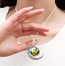 Carica l'immagine nel visualizzatore di Gallery, Legisdream Collana con Ciondoli Pokeball Velox Medaglia Trappola Giallo Blu... - Ilgrandebazar