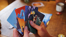 Carica l'immagine nel visualizzatore di Gallery, Asmodee - Dixit - Gioco da Tavolo di Immaginazione e Fantasia, 3-8 Giocatori, 8+ Anni, Edizione in Italiano