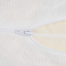 Carica l'immagine nel visualizzatore di Gallery, AmazonBasics - Cuscino da viaggio compatto in memory foam, 42 x 24 x 12 cm - Ilgrandebazar