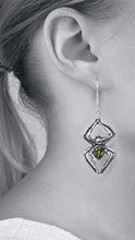 Carica l&#39;immagine nel visualizzatore di Gallery, Alchemy Gothic Veleno di smeraldo Coppia Orecchini - Ilgrandebazar