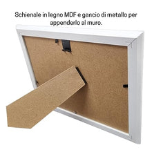 Carica l&#39;immagine nel visualizzatore di Gallery, Cornici per foto in legno con la scritta TVB e decorata con cuoricini, da appoggiare o appendere, misura 13x18 cm Bianca. Ideale per regalo e ricordo.