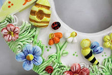 Carica l&#39;immagine nel visualizzatore di Gallery, Ghirlanda fuoriporta in ceramica con api e scritta &#39;benvenuti a casa&#39; fatta... - Ilgrandebazar