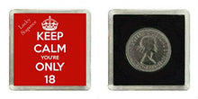 Carica l&#39;immagine nel visualizzatore di Gallery, Portafortuna con moneta da 6 pence, scritta in inglese: Keep Calm,...