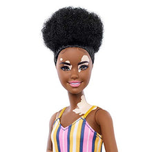 Carica l&#39;immagine nel visualizzatore di Gallery, Barbie- Fashionistas Bambola con Vitiligine e Capelli Ricci Castani e... - Ilgrandebazar