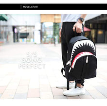 Carica l&#39;immagine nel visualizzatore di Gallery, WYCY Zaino luminoso Borsa da scuola Shark grande volume 36L con porta Squalo