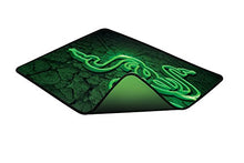Carica l'immagine nel visualizzatore di Gallery, Razer RZ02-01910600-R3M1 Tappetino Gaming, Medio, Fissure (Verde)